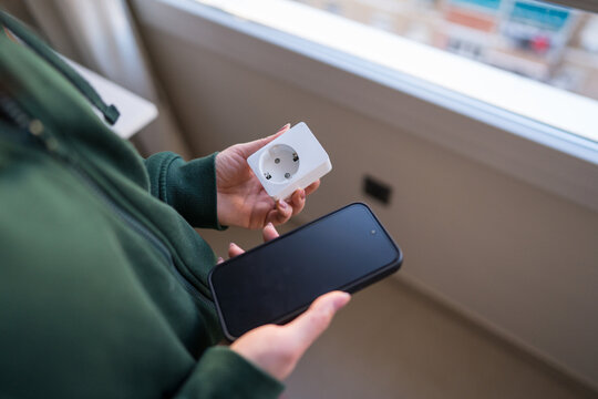 Smart home automation gadget for energy efficiency