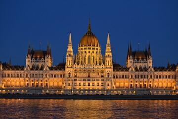 Fototapeta premium hungarian parliament building