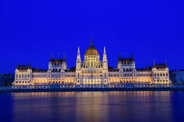 Obraz premium hungarian parliament building