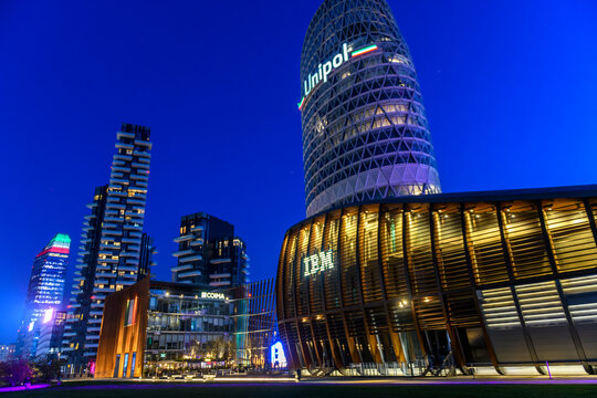Milano, piazza Gae Aulenti, Porta Garibaldi, grattacieli di notte