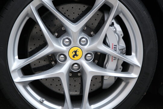 Ferrari Logo auf Leichtmetall Felgen mit Keramik Bremsscheiben, Z&uuml;rich 15 M&auml;rz 2026