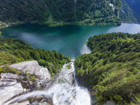 Cascata della regina del lago plunging into lake malga boazzo