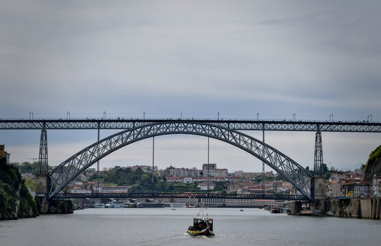 Dom Lu&iacute;s I bridge over Douro river in Porto Portugal