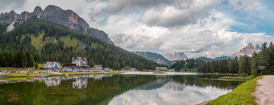 Lago di Misurina sulle Dolomiti in trntino