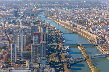 Obraz premium Le printemps arrive sur le Quartier de Grenelle à Paris