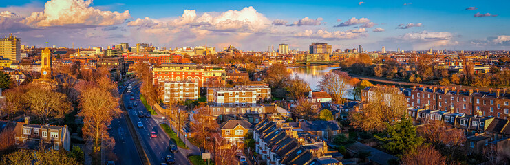 Fototapeta premium Golden Hour View of Hammersmith and A4 with London Skyline in Distance