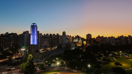 Obraz premium Rosario cityscape with the National Flag Memorial and evening sky