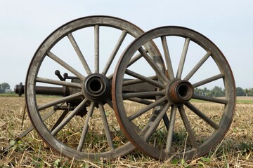 Obraz premium Antique Artillery Wheel - Vintage Metal and Wood