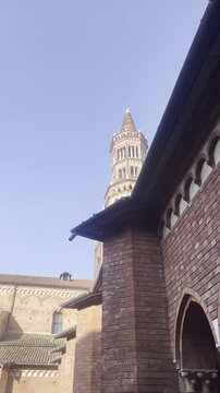 Arquitectura de un monasterio en la casa De Dios