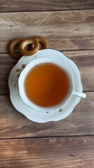 Obraz premium Overhead teacup filled with tea on wooden table surface