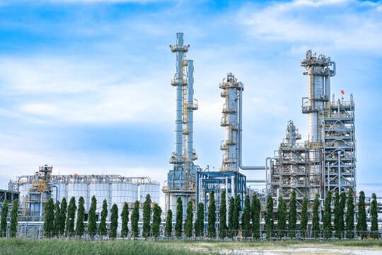 Refinery Infrastructure Featuring IoT Sensors for Methane Leak Detection and Monitoring. Sustainable Transition: Traditional Oil Refinery Integrating New Carbon Capture Unit. Wastewater Treatment.