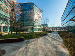 Naklejka premium Inviting Urban Landscape with Modern Architecture and Lush Greenery