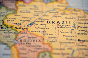 Naklejka premium Ariquemes Brazil – Defocused World Map Location