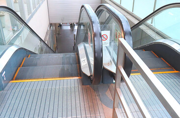 エスカレータ © 政徳 吉田