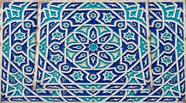 Traditional Blue and White Geometric Ceramic Tile Pattern with Intricate Islamic Art Design