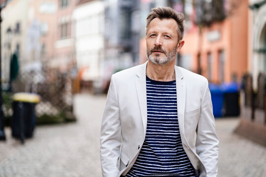 Portrait of mature man in the city