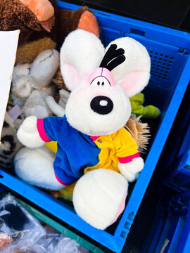 Dortmund - Deutschland 15. M&auml;rz 2026 - Eine klassische Diddl Maus als Pl&uuml;schtier auf dem Flohmarkt