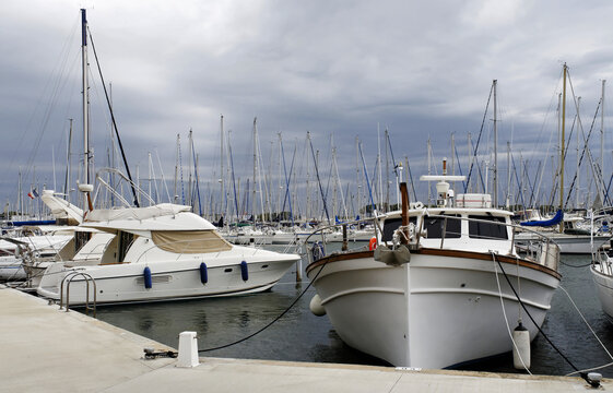 Jour d'orage &agrave; port-Camargue
