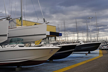 Voiliers sur les quais de Port-Camargue © PPJ