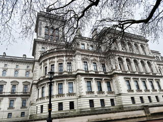 Naklejka premium London historic building with ornate architecture and grand stone facade along a city street