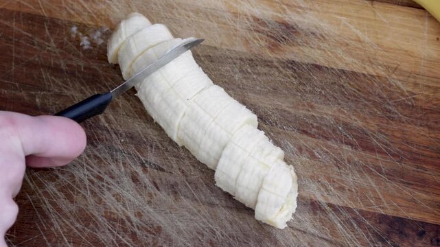 Video of banana slices layed out.