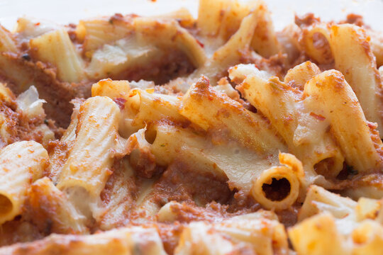 Maccheroni al rag&ugrave; di carne e formaggio