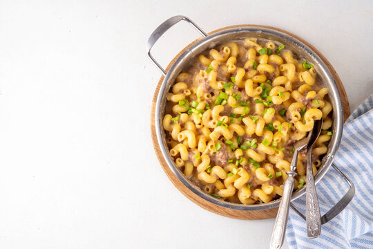 One pot Cheeseburger Mac and Cheese macaroni. Tasty pasta dish with Ground beef, macaroni noodles, vegetables and chedar cheese, copy space