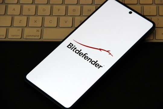 Bitdefender - Renomada su&iacute;te de seguran&ccedil;a cibern&eacute;tica e antiv&iacute;rus, desenvolvida por uma empresa romena fundada em 2001. Ele protege dispositivos (Windows, macOS, Android, iOS) contra v&iacute;rus, malware.