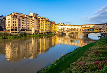 Obraz premium Ponte Vecchio bridge over Arno river in Florence, Italy