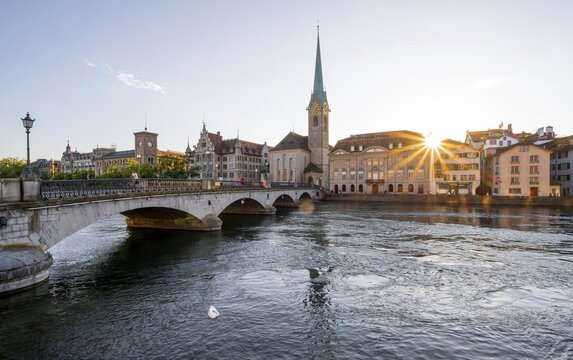 Fraum&uuml;nster Church, M&uuml;nster Bridge and Limmat River, Zurich Old Town, Sun Star at Sunset, Zurich, Canton Zurich, Switzerland