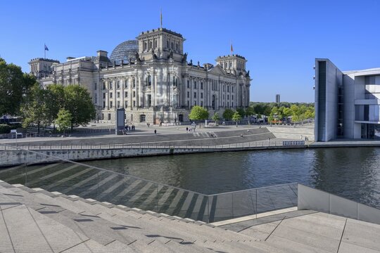 Reichstag building and Paul Loebe House along the Spree river, German Bundestag, Government district, Tiergarten, Berlin, Germany