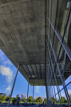 Glass fa&ccedil;ade of the Paul-Loebe Parliament building along the Spree river, Government district in Berlin Mitte, Berlin, Germany