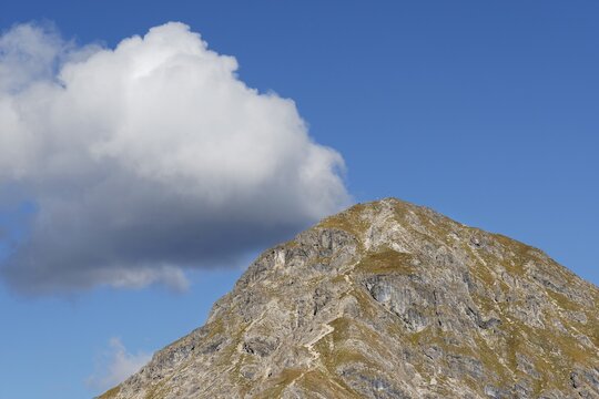 Summit with summit cross of the Mondscheinspitze, Hasentalalm, Plumsjoch, Engtal, Karwendel, Pertisau, Hinterri&szlig;, Tyrol, Austria