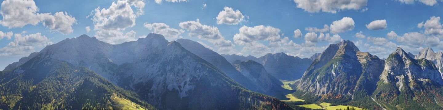 Panorama from the Hasentalalm with view into the narrow valley to the Gro&szlig;er Ahornboden and the Karwendel peaks of Sonnjoch, Bettlerkarspitze, Ro&szlig;kopfspitze with bizarre cloudy sky, Hasentalalm, Satteljoch, Karwendel, Pertisau, Hinterri&szlig;, Tyrol, Austria
