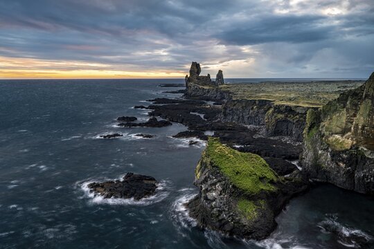 Basalt rock Londrangar, cliff, Hellnar, Sn&auml;fellsnes peninsula, West Iceland, Iceland
