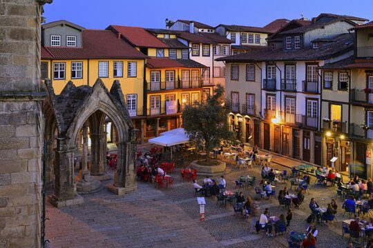Largo da Oliveira Square, evening mood, Guimaraes, Minho, Portugal
