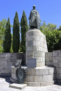 Dom Afonso Henriques statue and memorial, Guimaraes, Minho, Portugal
