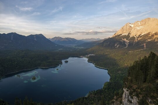 View over the Eibsee lake at sunset, Zugspitzmassiv in the evening sun, in the back Bischof and Krottenkopf, Wetterstein Mountains, near Grainau, Upper Bavaria, Bavaria, Germany