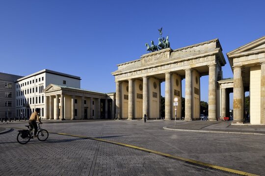 Brandenburg Gate, Pariser Square, Unter den Linden, Berlin, Germany