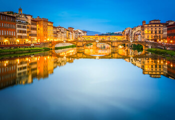 Fototapeta premium Ponte Santa Trinita bridge over the Arno River, Florence