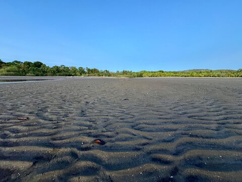 Vague de sable sur la plage au Panama