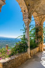 Obraz premium Panoramic view of Sparta valley through arches of The Pantanassa Monastery in Mystras, Laconia, Greece