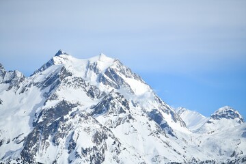 Obraz premium View of snowcapped mountains of French alps by winter on sunny day