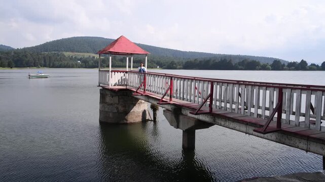 Time Lapse of Tourist at Presa Brockman, el oro, Viewpoint