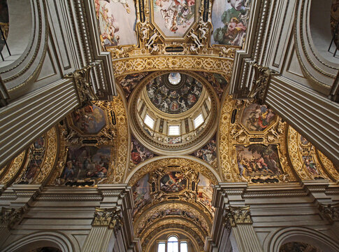 Basilica della Vergine della Ghiara a Reggio Emilia; tiburio e volte affrescate e decorate