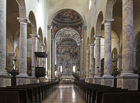 la navata centrale della chiesa di San Prospero a Reggio Emilia