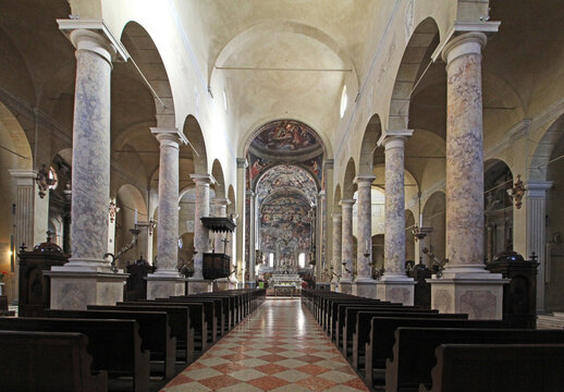 la navata centrale della chiesa di San Prospero a Reggio Emilia