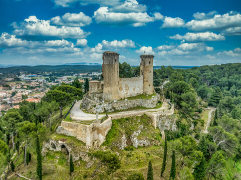 Aerial view of Ch&acirc;teau de Ch&acirc;teaurenard, striking 12th-century fortress that once served as a residence for the popes with twin round towers