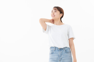 Obraz premium 白バックのTシャツの若い女性