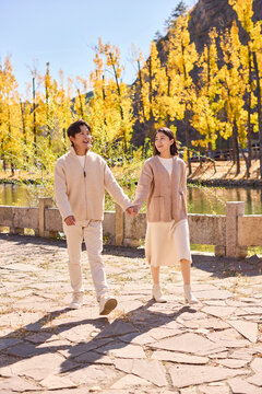 Young couple taking a visit to a scenic tourist hotspot